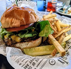 Pete's Pub smash patty burger